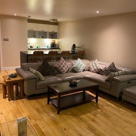 City Centre 2 Bedroom Apartment, Secure Parking. Glasgow Bagian luar foto